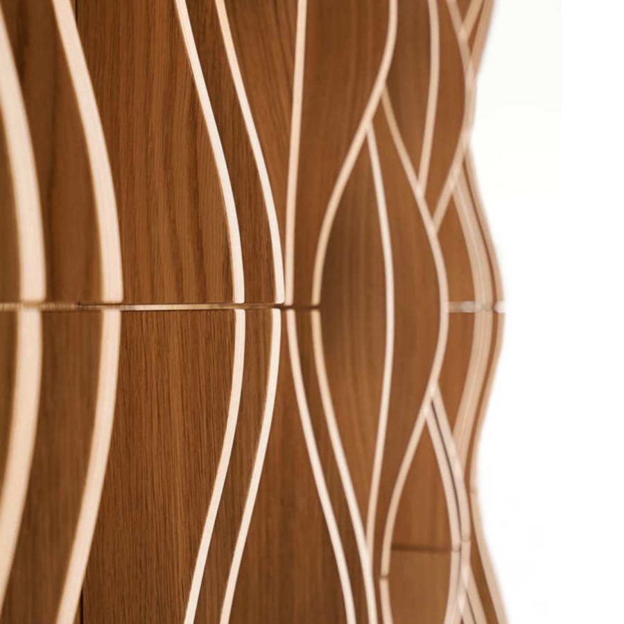 Panel ścienny STILKE, dębowy dekor, na płycie laminowanej antracyt - sklejka profilowana, drewniany dekor 3D; Bester Studio
